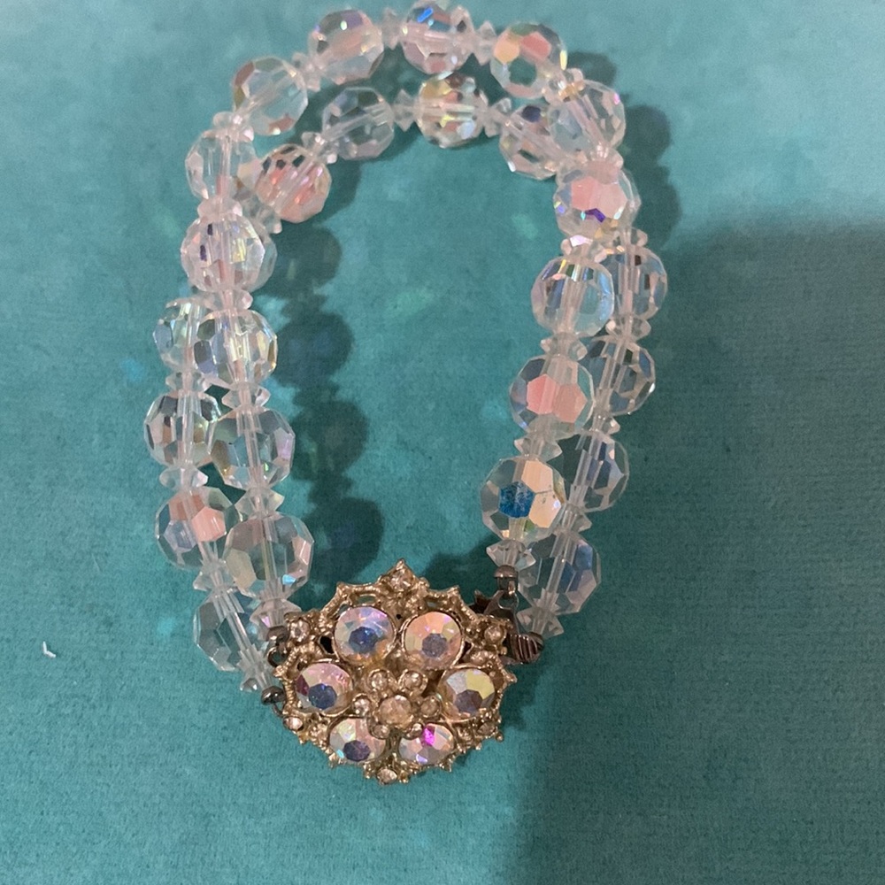 Vintage beautiful aurora borealis crystal bracelet with rhinestone clasp 7” - Picture 2 of 7